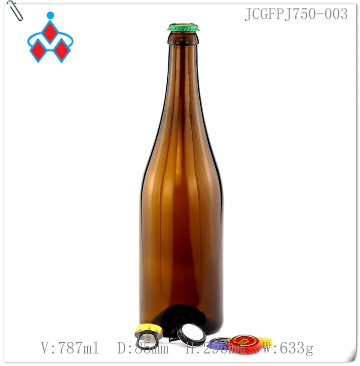 Amberkleurige bierglazen fles van 750 ml